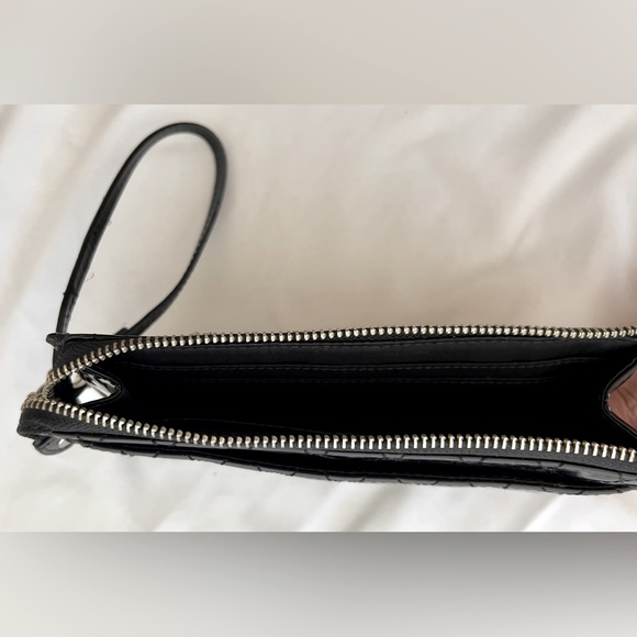 COACH POPPY LIQUID GLOSS ZIPPY WRISTLET #48161 Black NWT - Picture 3 of 5